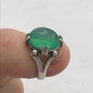 hand made silver ring with splendid green agate